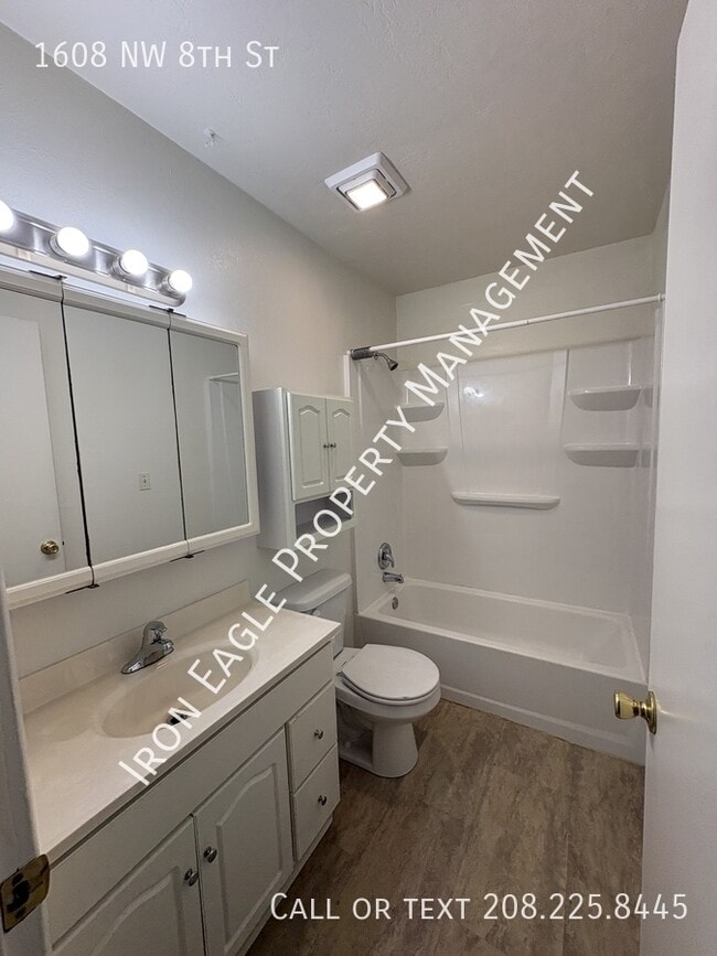 Building Photo - 1608 8th St NW