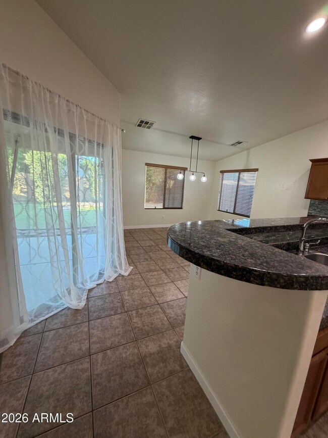 Building Photo - 46058 W Tulip Ln