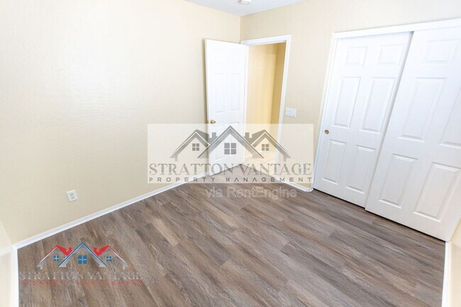 Building Photo - 11754 W Belmont Dr