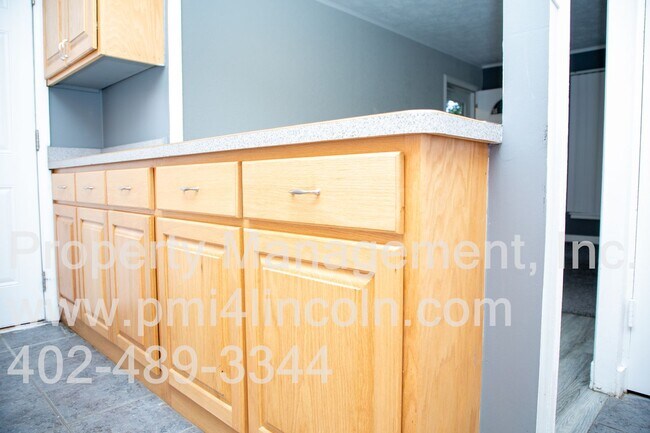 Building Photo - 2 Bedroom and 1 Bathroom Home Available For Rent!