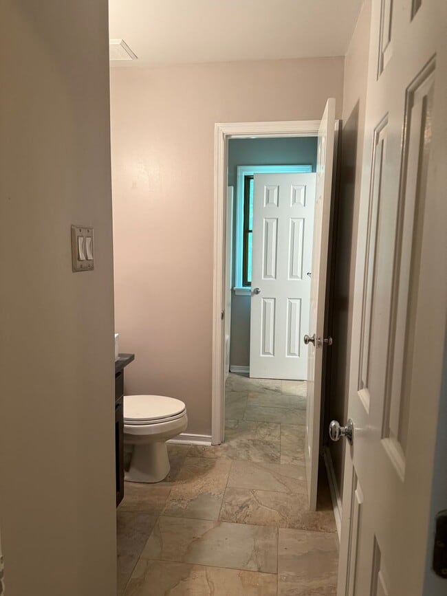 Building Photo - Adorable Recently Renovated 3 Bed 1.5 Bath...