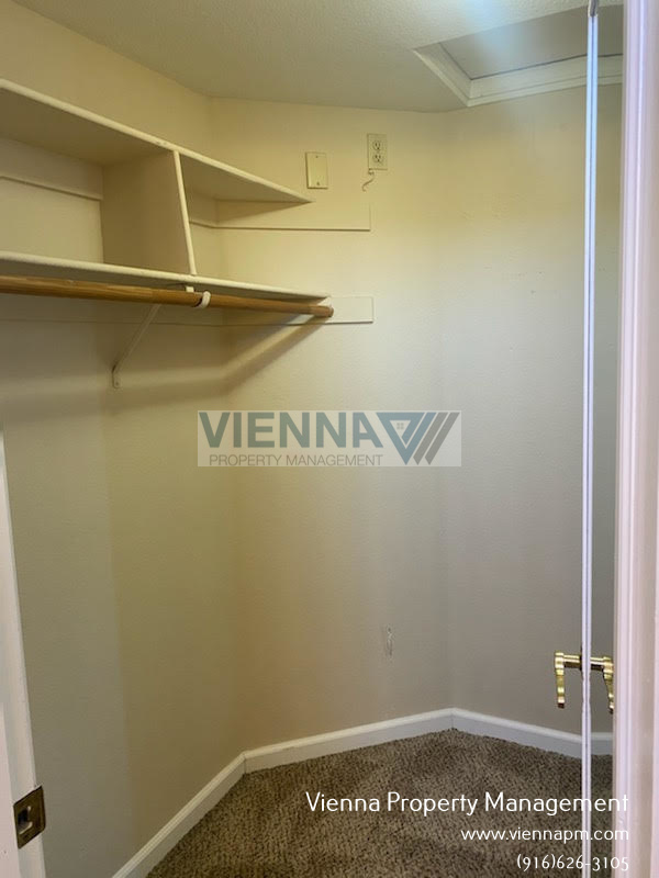 Building Photo - 4900 Brittany Ct