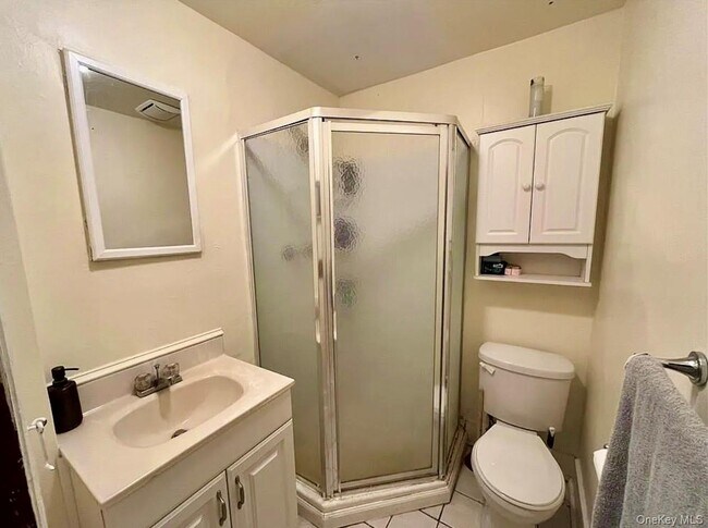 Building Photo - 118 Main St