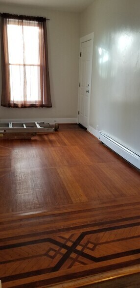 Living room - 338 Pawtucket St