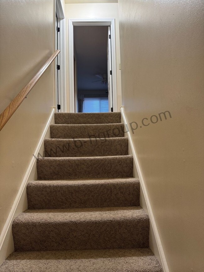 Building Photo - Rare Find!