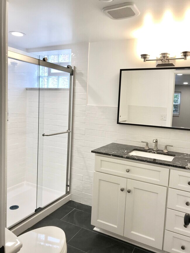 Building Photo - 400 Duquesne Dr