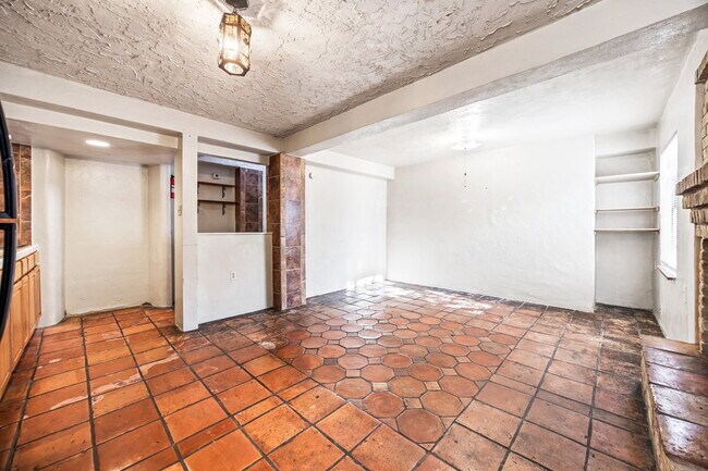 Building Photo - Charming 2-bedroom, 1-bath home $500 OFF R...