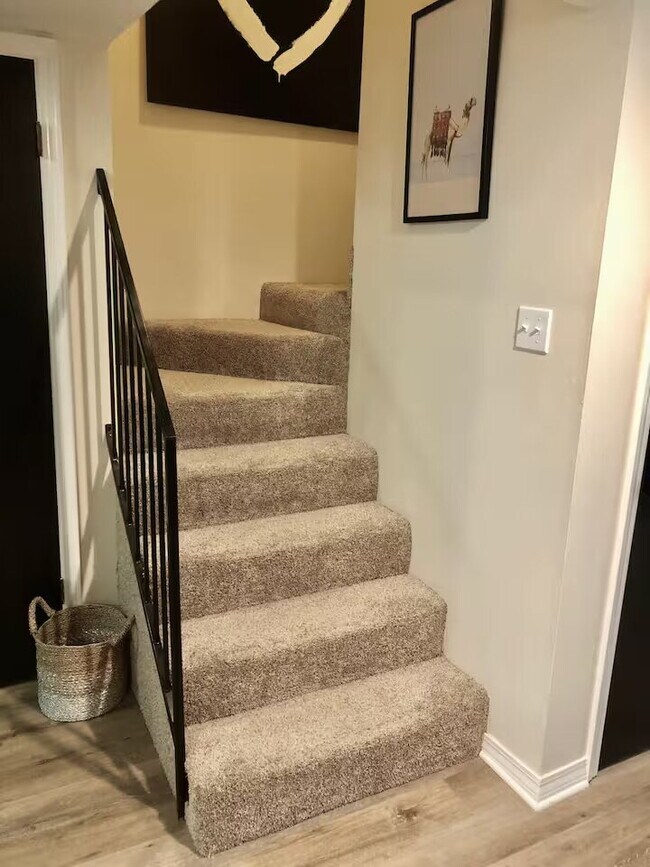 Building Photo - 253 E Stephenson St