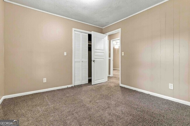 Building Photo - 9169 Lakeview Dr SW