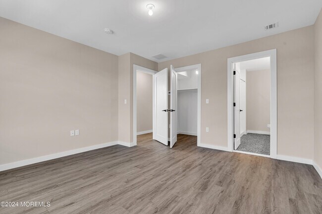 Building Photo - 333 1st St