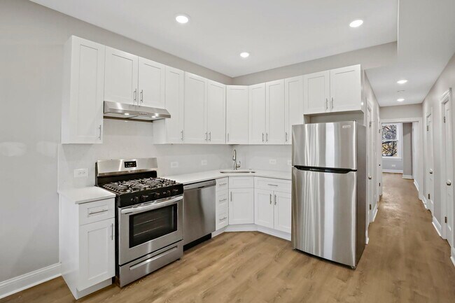 Building Photo - 2626 N Ridgeway Ave