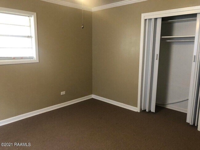 Building Photo - 2809 S Curtis Dr