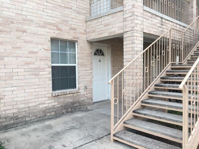 Building Photo - 1006 Lilia Dr