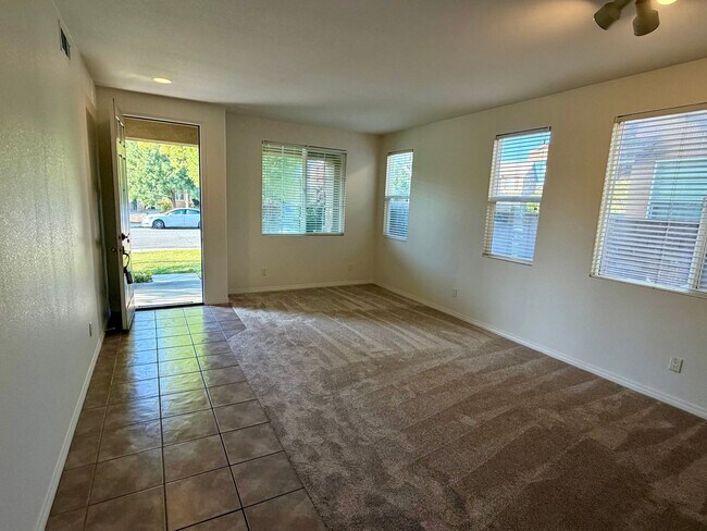 Building Photo - Beautiful 4bd 2.5ba  Murrieta Home with large yard!