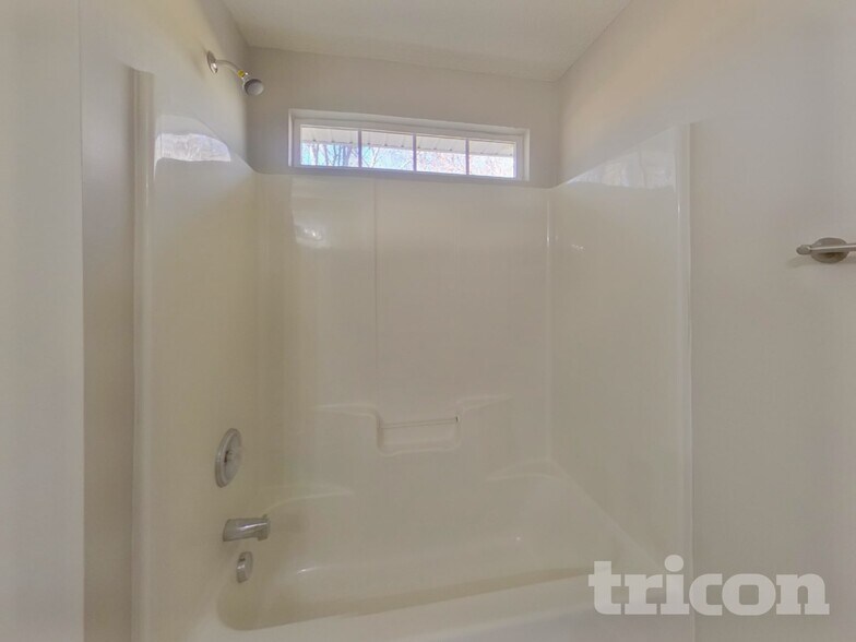 Building Photo - 428 Glencroft Dr