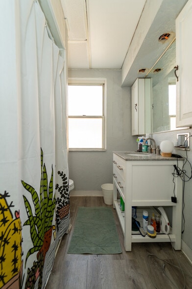 Building Photo - 165 Kendall Ave