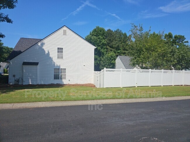 Building Photo - 202 Woodland Way