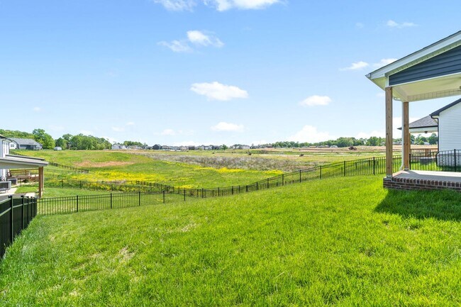 Building Photo - Pet Friendly Three Bedroom!