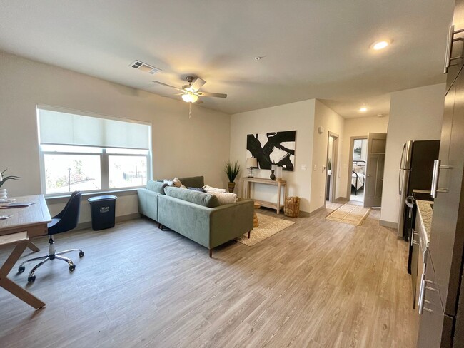 Building Photo - Emilia | 1 Bed 1 Bath | 647 sf