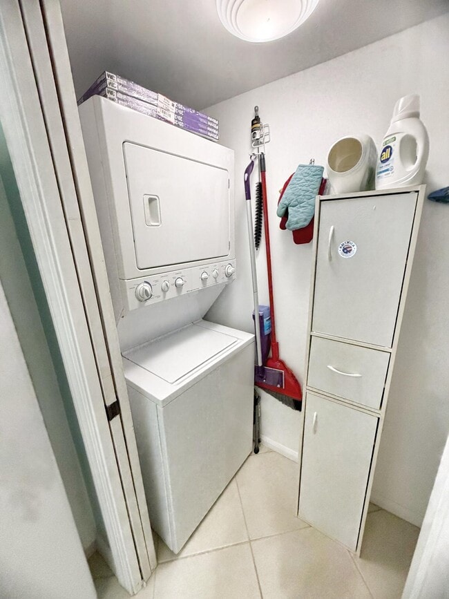 Building Photo - 3492 NE Causeway Blvd