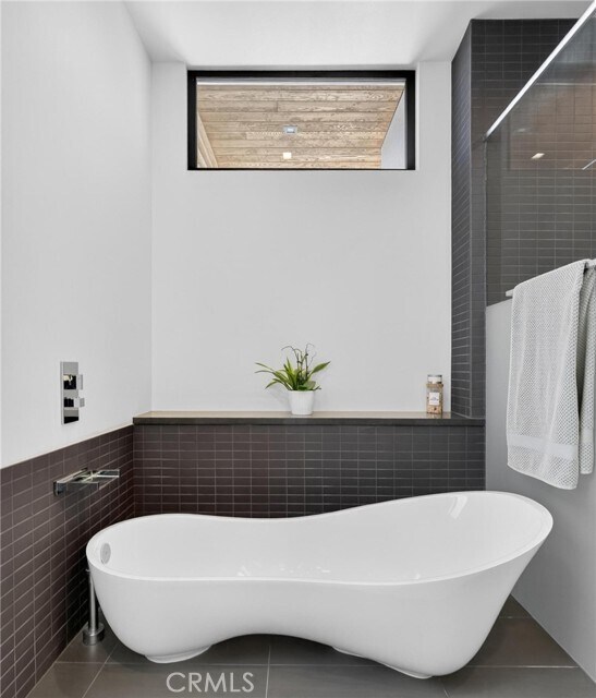 Building Photo - 703 N Lucia Ave