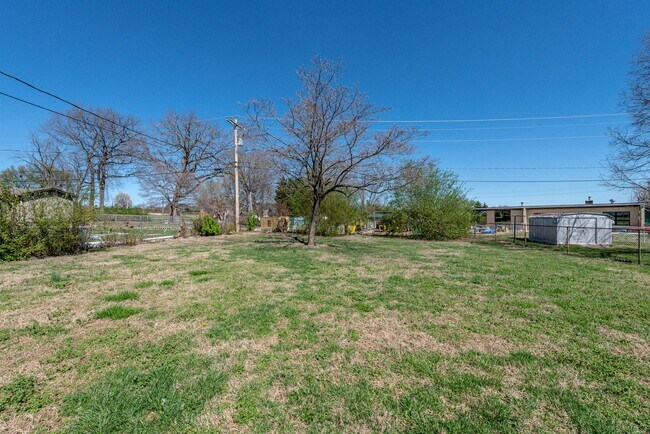 Building Photo - 1814 Kettering Rd