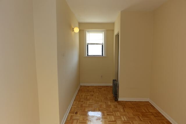 Building Photo - 629 W Belmont Ave