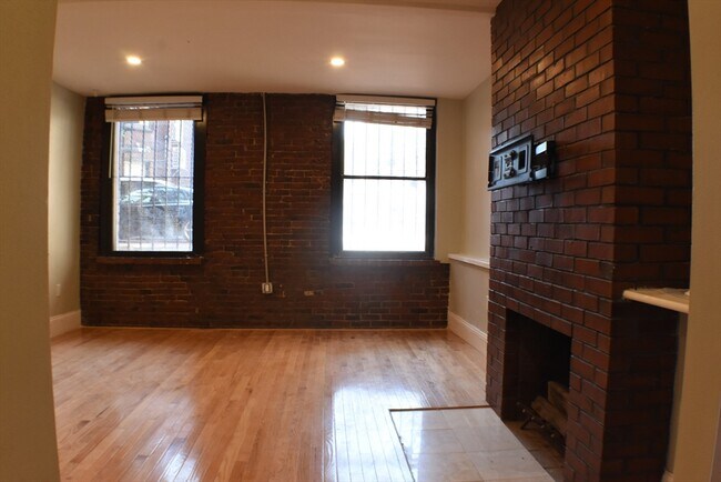 Building Photo - 31 Fairfield St
