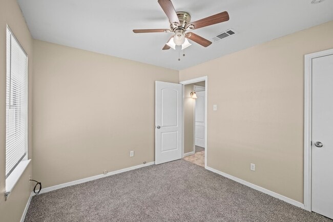 Building Photo - 2304 Cedar Bayou Rd