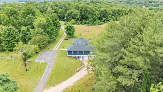Building Photo - 3202 Mathews Ln