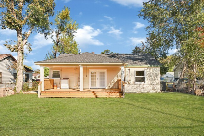 Building Photo - 5518 Sweetbriar St