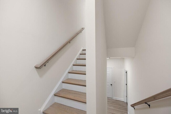 Building Photo - 607 Pony Ln