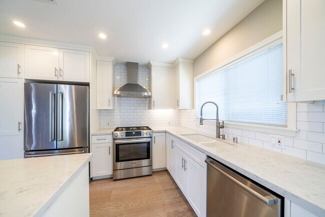 Building Photo - Warm & Inviting Venice Beach Rental Home!