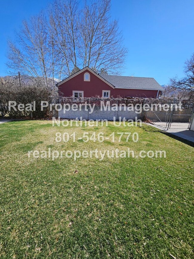 Building Photo - 3 Bedroom 2 Bath Ogden Duplex