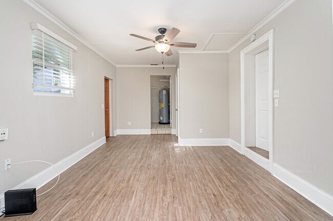 Building Photo - Port Orange 3 bed, 1.5 bath home directly ...