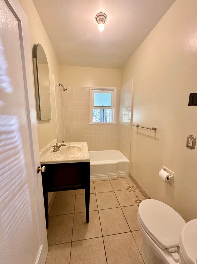 Building Photo - Charming 2 Bedroom Cottage in the Heart of Downtown Paso Robles! AVAILABLE July 1st, 2026 **DO NO...