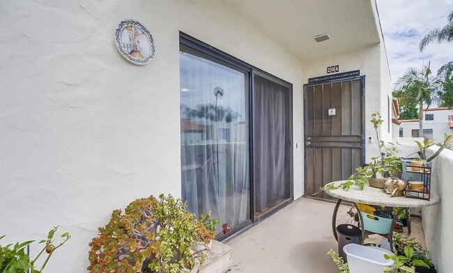 Building Photo - Welcome to Villa Hermosa ! A beautifully w...