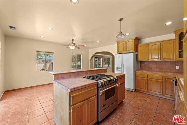 Building Photo - 6057 Morella Ave