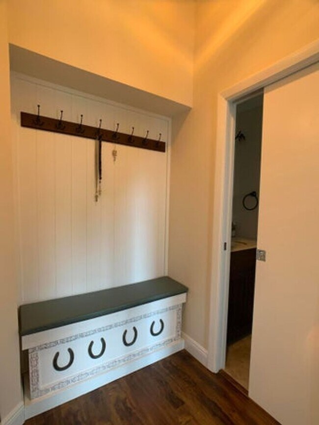 Building Photo - 10465 Mateo Ct