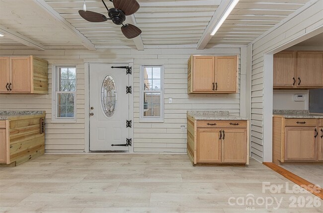 Building Photo - 110 Mendover Dr