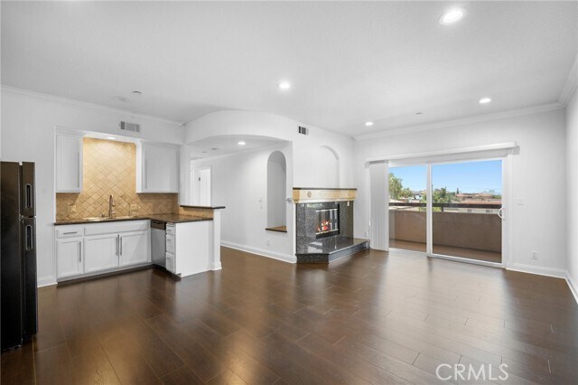 Building Photo - 540 E Angeleno Ave