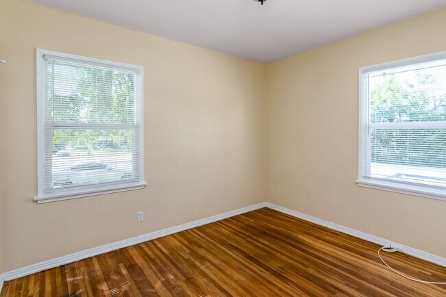 Building Photo - Charming 2-Bedroom Northridge Home with Pr...