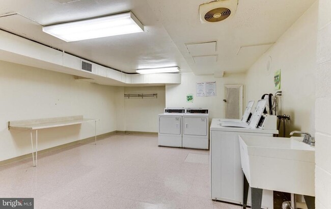 Building Photo - 4600 Duke St