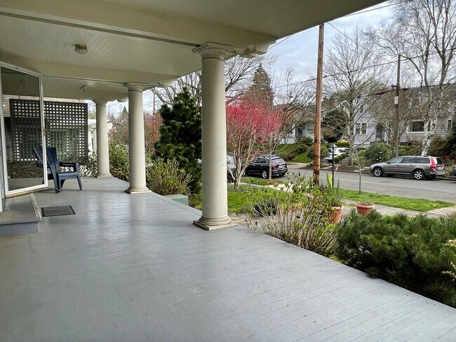 Building Photo - Coveted Laurelhurst Craftsman, Detached Garage, A/C, Hardwoods...A Rare Listing!