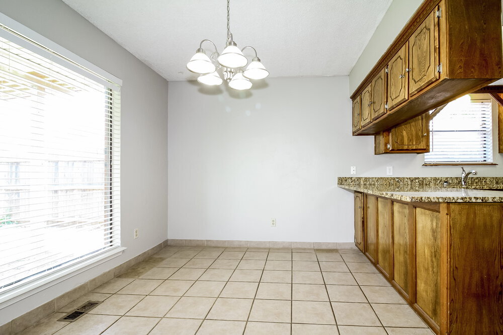 Building Photo - 1353 Oswego Dr