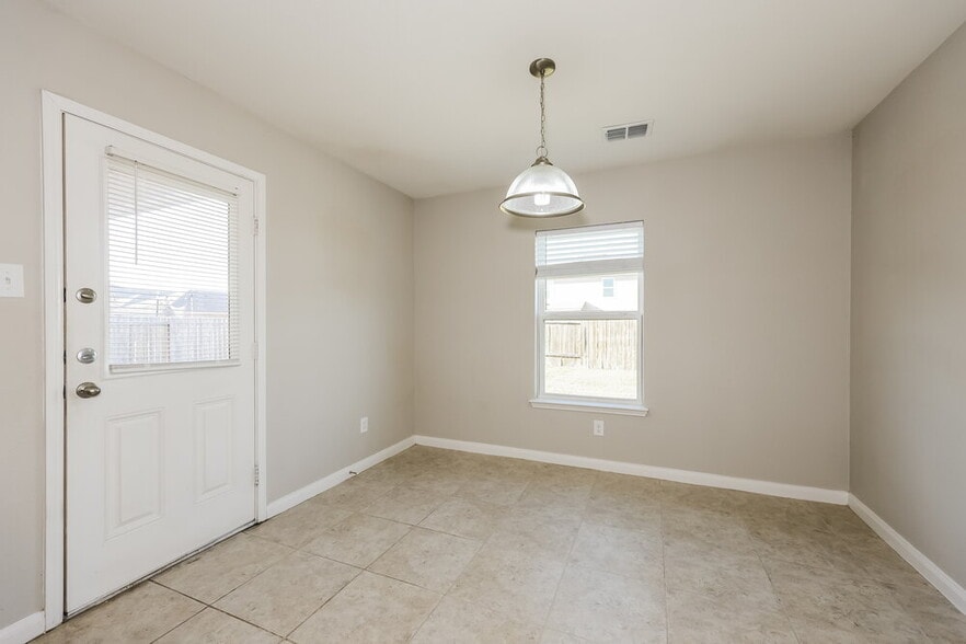 Building Photo - 157 Aaron St