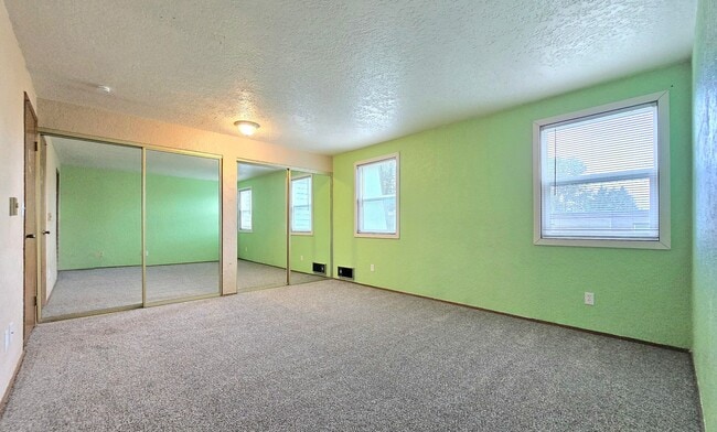 Building Photo - 2 Bedroom Home in Everett  Pet Friendly!