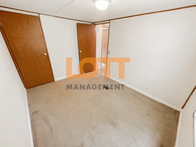 Building Photo - 119 Piedmont Golf Course Rd