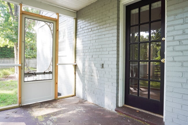 Building Photo - 1004 Baywood Ct