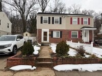 Building Photo - 2321 Riverview Terrace